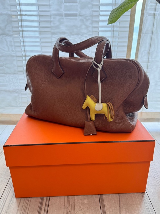 エルメス　ヴィクトリア35（ブランドバッグ）の商品画像 - 査定依頼日：2025年11月25日 - 最高査定価格：300,000円