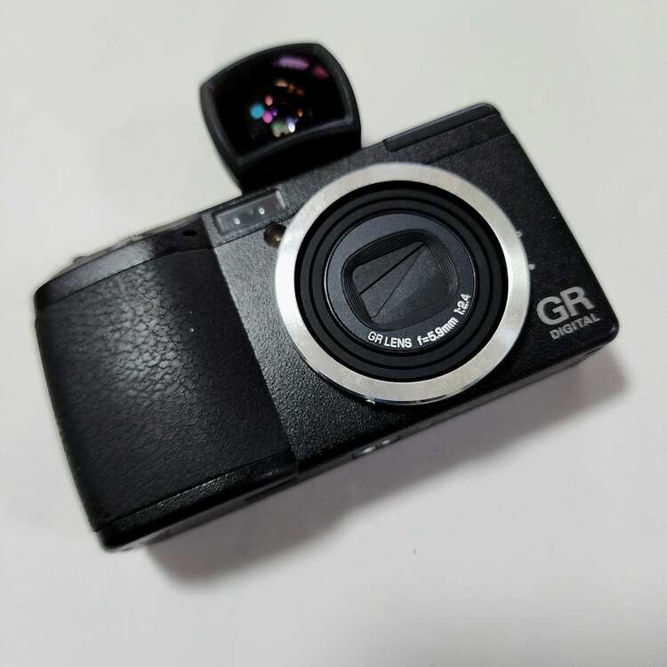 Ricoh GR （カメラ）の商品画像 - 査定依頼日：2025年4月17日 - 最高査定価格：15,000円