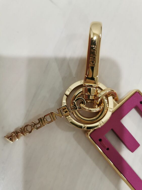 フェンディ  （ブランドバッグ）の商品画像 - 査定依頼日：2025年8月27日 - 最高査定価格：15,000円