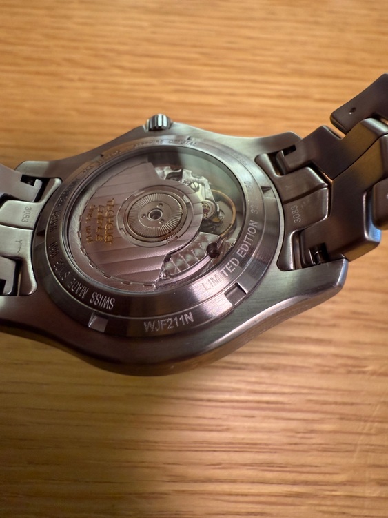 タグホイヤー リンク WJF211m（高級時計）の商品画像 - 査定依頼日：2025年8月24日 - 最高査定価格：135,000円