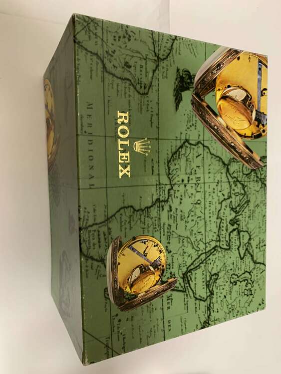 ロレックス デイデイト （高級時計）の商品画像 - 査定依頼日：2025年3月12日 - 最高査定価格：2,400,000円