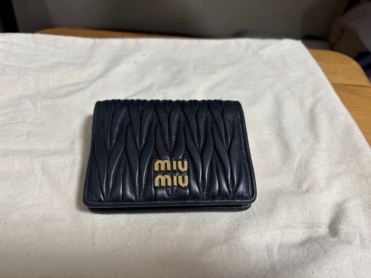 ミュウミュウ  （ブランドバッグ）の商品画像 - 査定依頼日：2025年5月25日 - 最高査定価格：23,000円