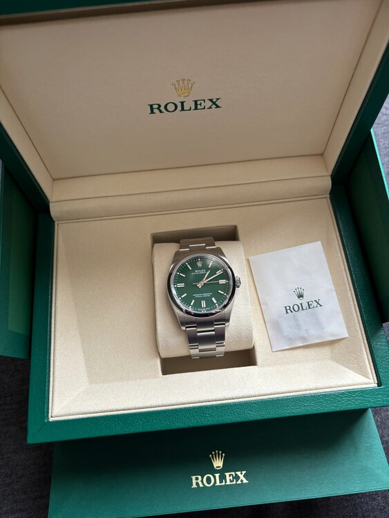 ロレックス パーペチュアル 12600（高級時計）の商品画像 - 査定依頼日：2025年4月8日 - 最高査定価格：1,220,000円