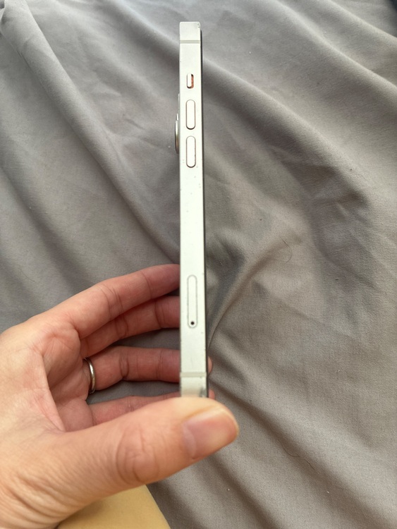 iPhone14（スマホ）の商品画像 - 査定依頼日：2025年11月24日 - 最高査定価格：47,000円