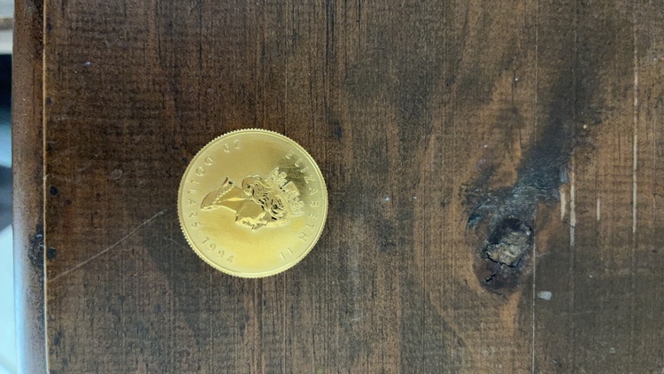 メープル金貨1/2オンス（金・貴金属）の商品画像 - 査定依頼日：2026年3月16日 - 最高査定価格：100,000円