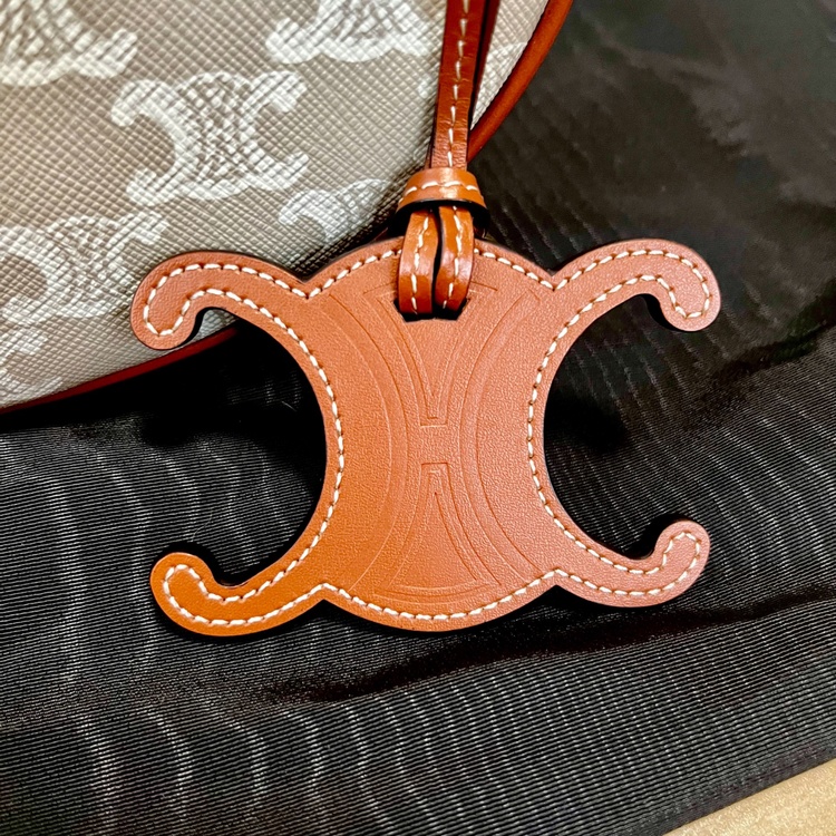 CELINE セリーヌ AVA（アヴァ）バッグ（ブランドバッグ）の商品画像 - 査定依頼日：2026年2月8日 - 最高査定価格：120,000円