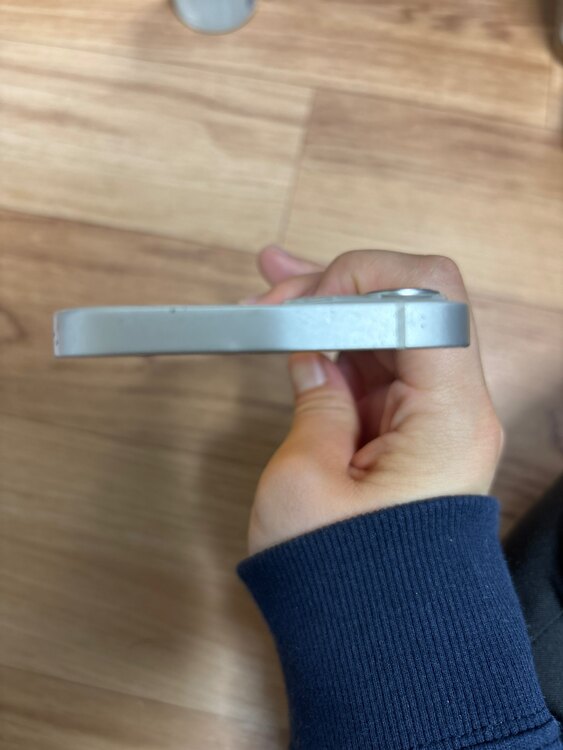 iPhone 13 256GB SIMフリー（スマホ）の商品画像 - 査定依頼日：2025年4月20日 - 最高査定価格：41,000円