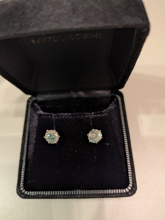 ダイアモンドピアス（宝石）の商品画像 - 査定依頼日：2026年9月15日 - 最高査定価格：800,000円