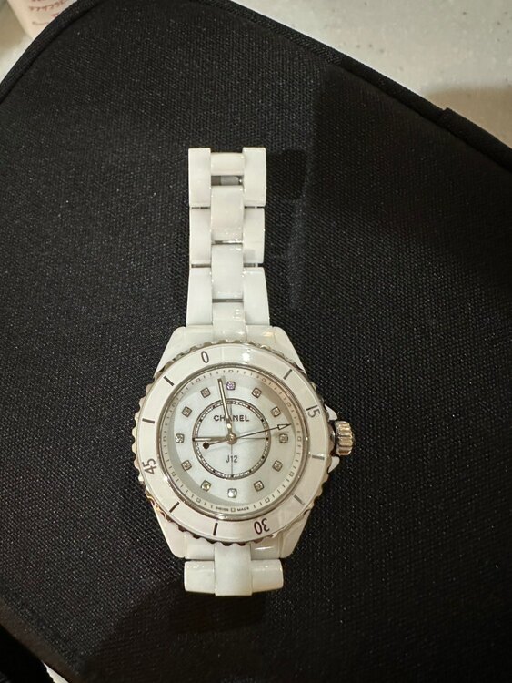 ダイヤ入りセラミックホワイトJ12（高級時計）の商品画像 - 査定依頼日：2025年3月28日 - 最高査定価格：300,000円