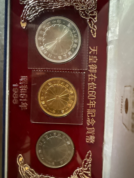 天皇御在位60年記念貨幣（金・貴金属）の商品画像 - 査定依頼日：2026年9月12日 - 最高査定価格：430,000円