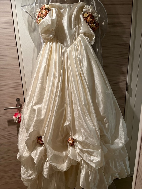 ウェディングドレス（古着・ファッション）の商品画像 - 査定依頼日：2026年1月23日 - 最高査定価格：1,000円
