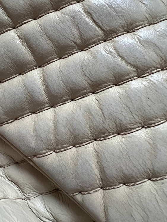 ベージュ　バッグ（ブランドバッグ）の商品画像 - 査定依頼日：2026年2月15日 - 最高査定価格：210,000円