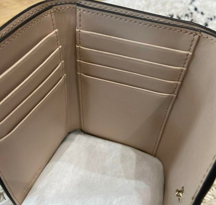 FURLA 財布（ブランド財布・小物）の商品画像 - 査定依頼日：2025年3月20日 - 最高査定価格：1,000円