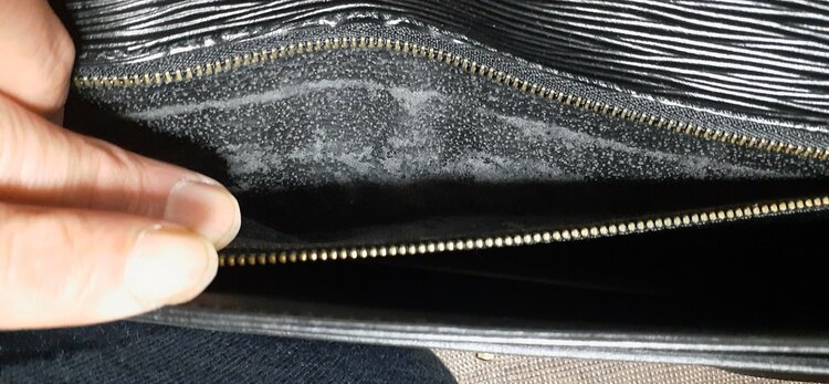 エピライン　黒（ブランドバッグ）の商品画像 - 査定依頼日：2025年12月28日 - 最高査定価格：20,000円