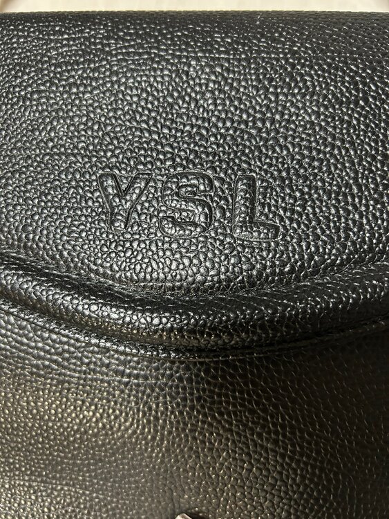 イブサンローラン  （ブランドバッグ）の商品画像 - 査定依頼日：2025年3月6日 - 最高査定価格：25,000円