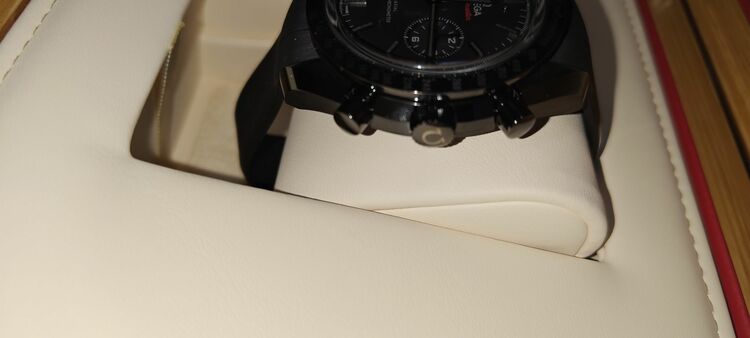 ダークサイドオブザムーン（高級時計）の商品画像 - 査定依頼日：2025年11月14日 - 最高査定価格：2,000,000円