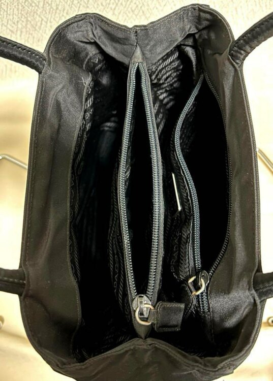 プラダ  （ブランドバッグ）の商品画像 - 査定依頼日：2025年4月10日 - 最高査定価格：20,000円