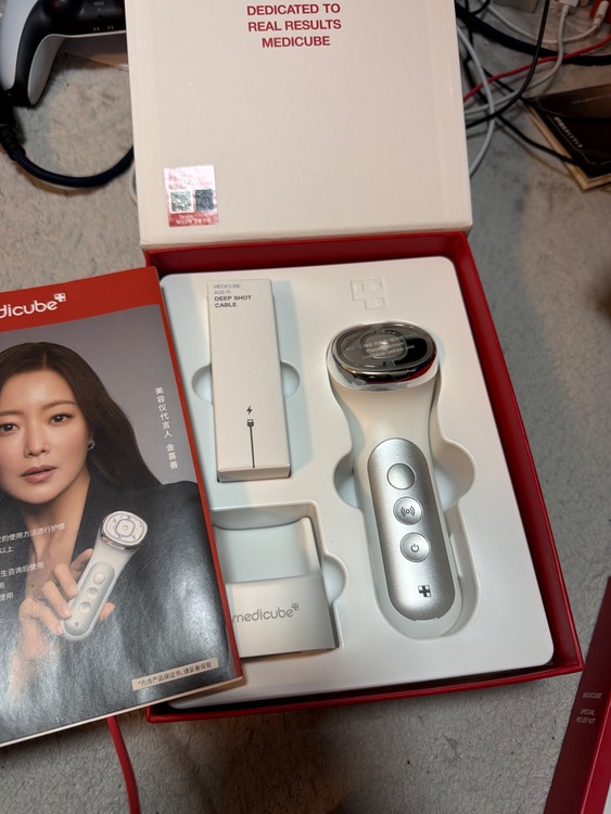 medicube AGE-R DEEPSHOT（コスメ・美容・健康器具）の商品画像 - 査定依頼日：2026年8月9日 - 最高査定価格：100,000円