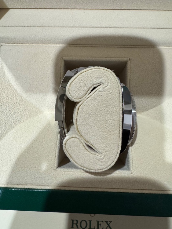 ロレックス GMTマスター （高級時計）の商品画像 - 査定依頼日：2025年6月5日 - 最高査定価格：2,400,000円