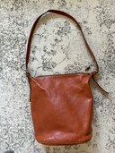 ブランド選択肢がありません。イルビゾンテ　バケツバッグ（ブランドバッグ）の商品画像 - 査定依頼日：2024年10月16日 - 最高査定価格：100,000円