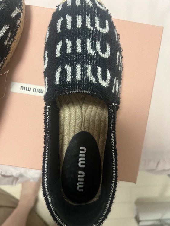 ミュウミュウ  （ブランドバッグ）の商品画像 - 査定依頼日：2025年6月11日 - 最高査定価格：26,000円