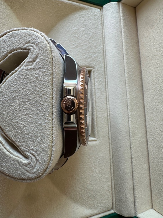 ロレックス GMTマスター 126711chnq（高級時計）の商品画像 - 査定依頼日：2025年6月5日 - 最高査定価格：2,850,000円