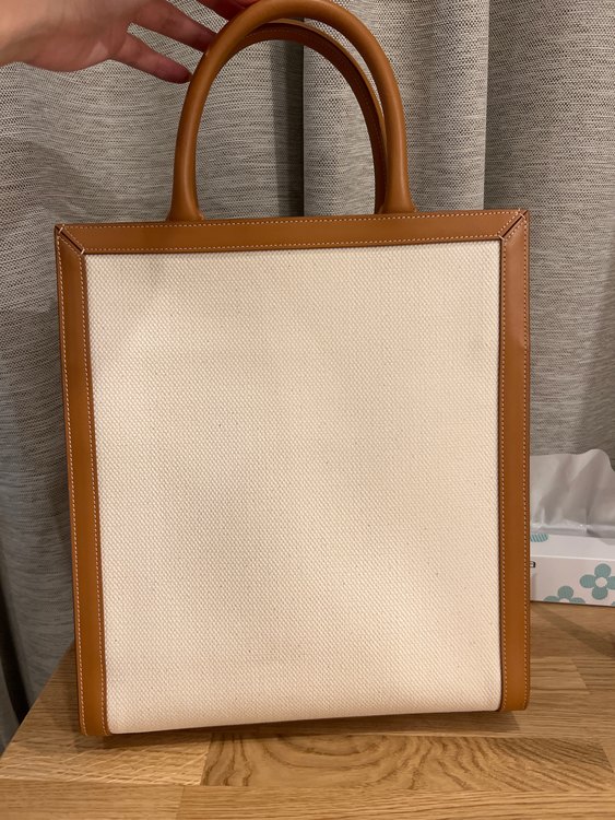 スモール バーティカル CELINE カバ / CELINE プリント キャンバ（ブランドバッグ）の商品画像 - 査定依頼日：2022年9月29日 - 最高査定価格：75,000円