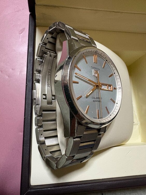 タグホイヤー カレラ WAR201D.BA0723（高級時計）の商品画像 - 査定依頼日：2026年3月24日 - 最高査定価格：185,000円