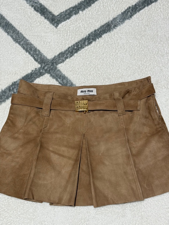 miumiu（古着・ファッション）の商品画像 - 査定依頼日：2025年10月20日 - 最高査定価格：80,000円