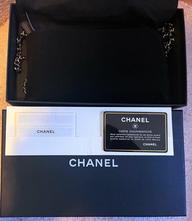 マトラッセチェーンウォレット（ブランドバッグ）の商品画像 - 査定依頼日：2026年4月9日 - 最高査定価格：290,000円