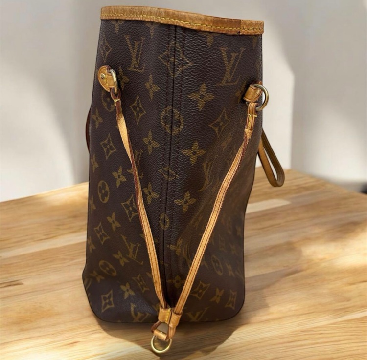 ネヴァーフルトートバッグ MM（ブランドバッグ）の商品画像 - 査定依頼日：2025年10月13日 - 最高査定価格：45,000円