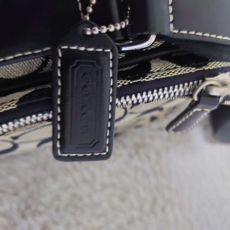 メンズ　ショルダーバッグ（ブランドバッグ）の商品画像 - 査定依頼日：2025年1月27日 - 最高査定価格：2,000円