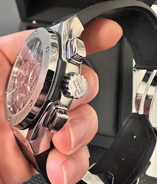 ウブロ クラシックフュージョン 525.NX.0170.Lr（高級時計）の商品画像 - 査定依頼日：2025年6月15日 - 最高査定価格：910,000円