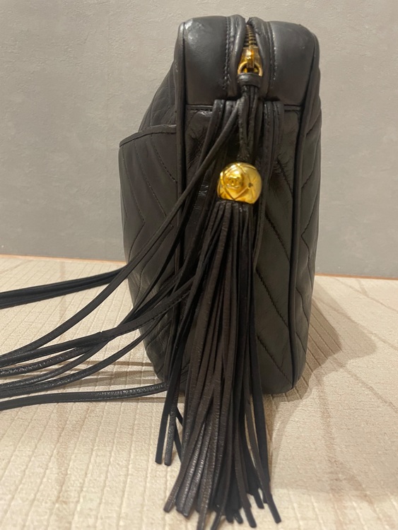 CHANEL 1番台 ダイヤステッチ フリンジ GD金具 レザー ショルダーバッ（ブランドバッグ）の商品画像 - 査定依頼日：2025年9月15日 - 最高査定価格：150,000円