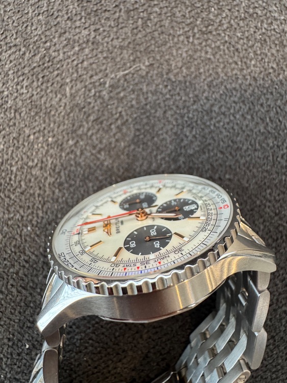 ブライトリング ナビタイマー ブB01 41 クロノグラフ ジャパンエディション （高級時計）の商品画像 - 査定依頼日：2025年9月5日 - 最高査定価格：820,000円