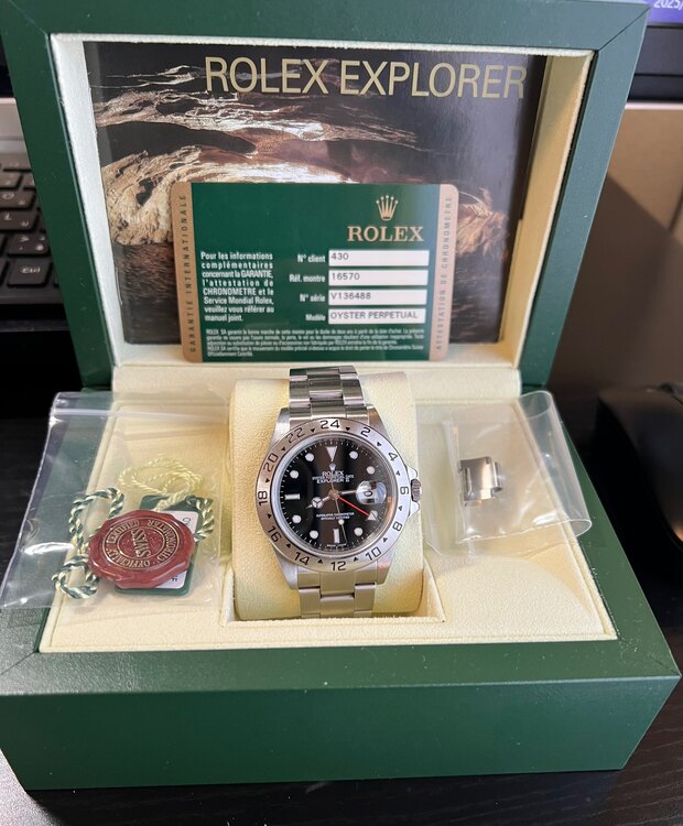 ロレックス エクスプローラー エクスプローラー2 16570 黒文字盤 2009年Vばを（高級時計）の商品画像 - 査定依頼日：2025年4月6日 - 最高査定価格：1,100,000円