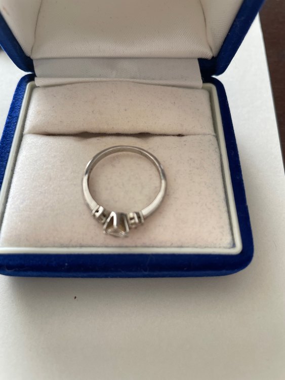 0.340ct（宝石）の商品画像 - 査定依頼日：2023年3月4日 - 最高査定価格：30,000円