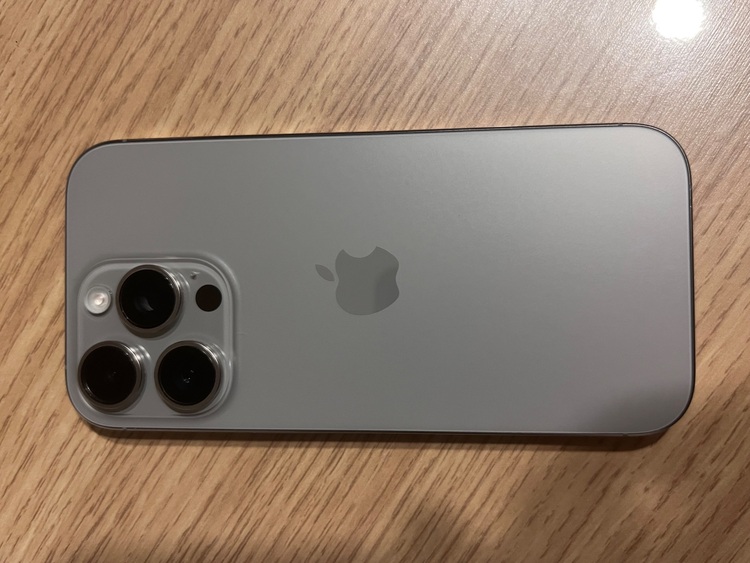 iPhone16pro256GBNaturalTitanium（スマホ）の商品画像 - 査定依頼日：2025年10月12日 - 最高査定価格：110,000円