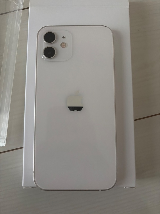 QMGHN3C iPn12C_64W（スマホ）の商品画像 - 査定依頼日：2026年5月18日 - 最高査定価格：20,000円