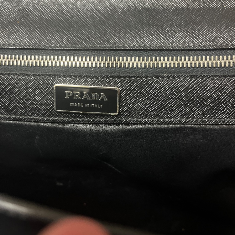 プラダ　サフィアーノ　ブリーフケース（ブランドバッグ）の商品画像 - 査定依頼日：2025年7月24日 - 最高査定価格：30,000円