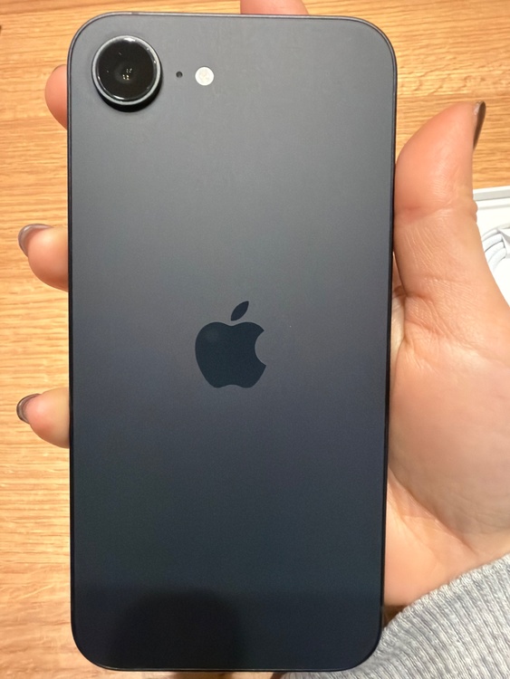 iPhone 16e 128GB docomo（スマホ）の商品画像 - 査定依頼日：2026年2月16日 - 最高査定価格：69,000円