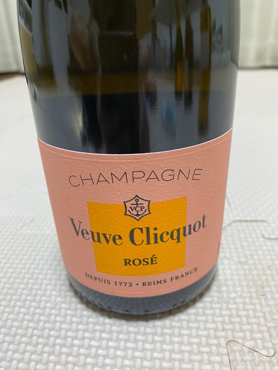 ヴーヴ・クリコローズラベルロゼ（お酒）の商品画像 - 査定依頼日：2025年3月27日