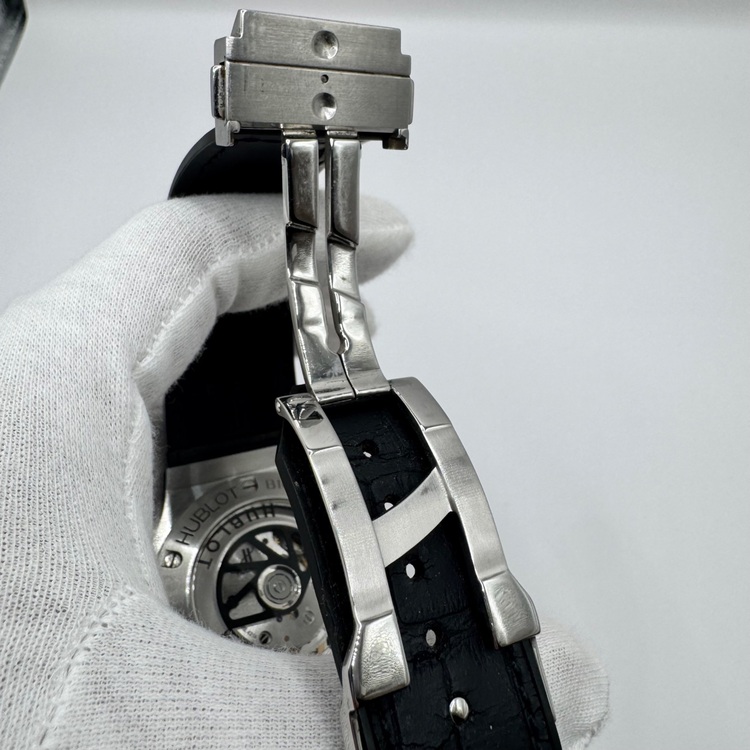 ウブロ　ビッグバン アエロバン スチール（高級時計）の商品画像 - 査定依頼日：2025年6月28日 - 最高査定価格：900,000円