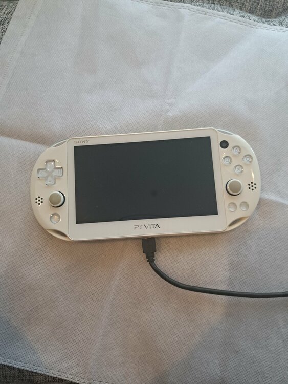 Psvita（ゲーム機本体・ゲームソフト）の商品画像 - 査定依頼日：2026年5月29日 - 最高査定価格：11,000円