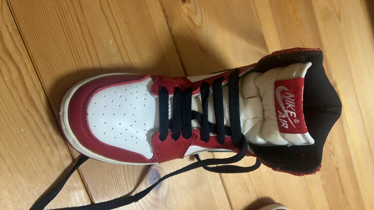 ナイキ　エアジョーダン1ハイ シカゴ ハイカットスニーカー（古着・ファッション）の商品画像 - 査定依頼日：2024年10月17日 - 最高査定価格：15,500円