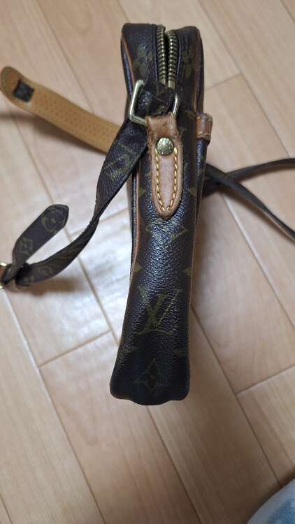 ポーチ（ブランドバッグ）の商品画像 - 査定依頼日：2025年4月15日 - 最高査定価格：12,000円