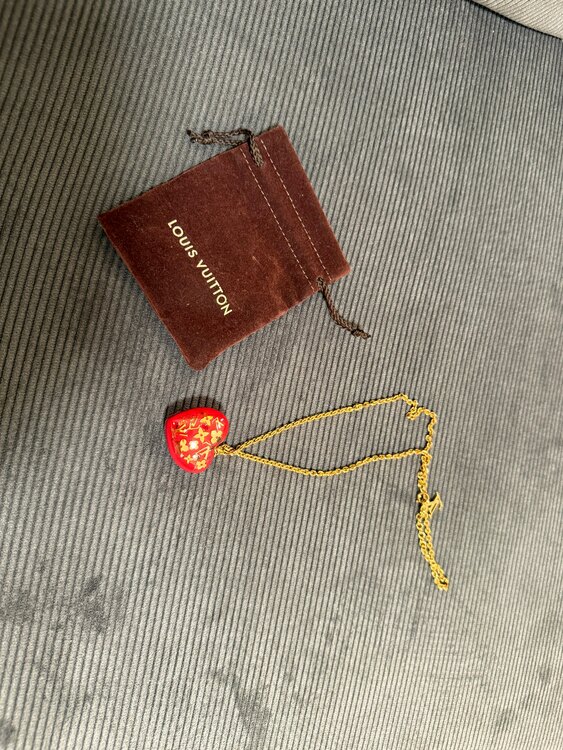 ペンダント（ブランド財布・小物）の商品画像 - 査定依頼日：2025年5月10日 - 最高査定価格：20,000円