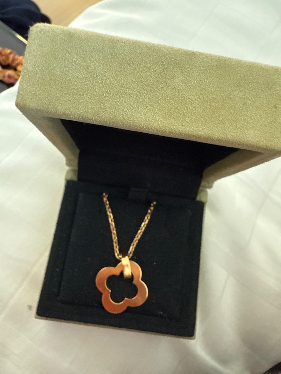 VCARD 38900（宝石）の商品画像 - 査定依頼日：2025年7月23日 - 最高査定価格：300,000円