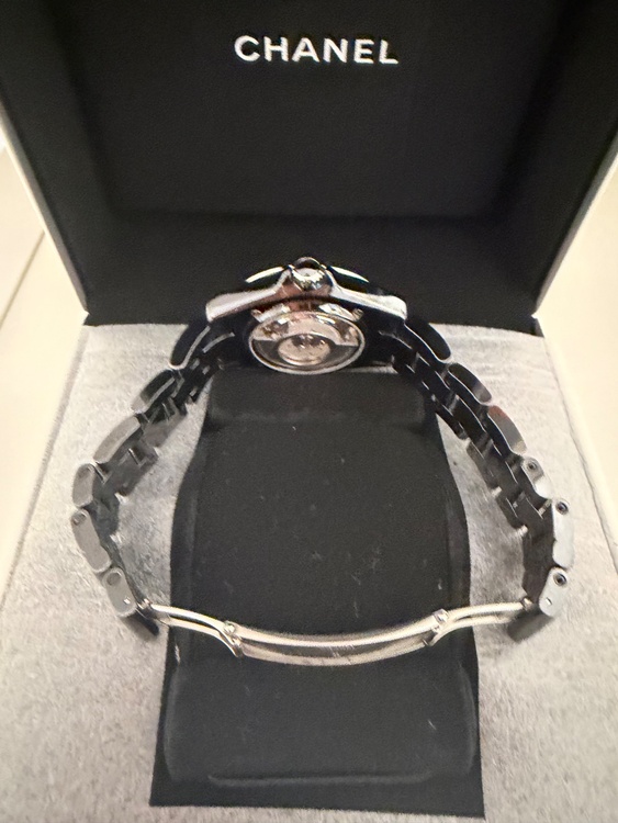 シャネル J12 h569（高級時計）の商品画像 - 査定依頼日：2026年3月18日 - 最高査定価格：460,000円