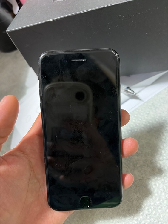 iPhone iPhoneSE 64GB SIMフリー（スマホ）の商品画像 - 査定依頼日：2026年6月17日 - 最高査定価格：3,000円